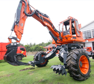 R145 Big Foot Forester - Hydraulic front legs 