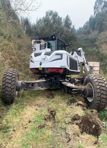 Excavadora araña para torrentes