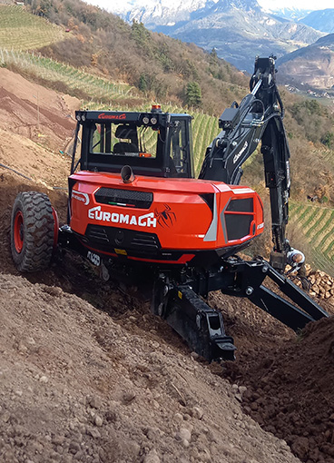 Walking excavator R1355