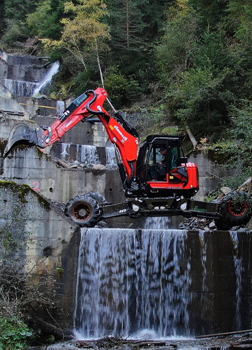 Walking excavator R1055 Forester